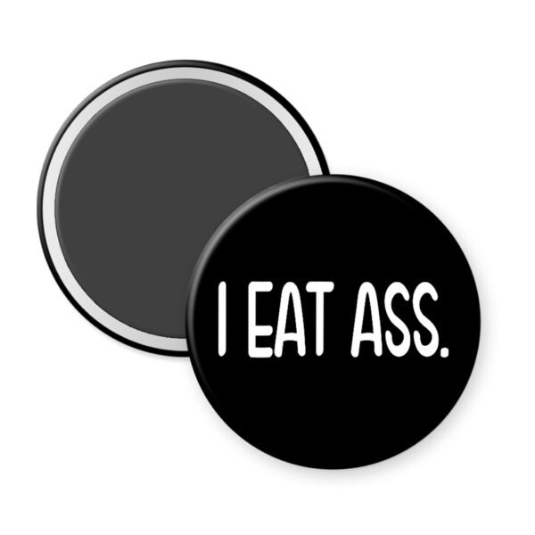 Black round magnet that says I eat ass.